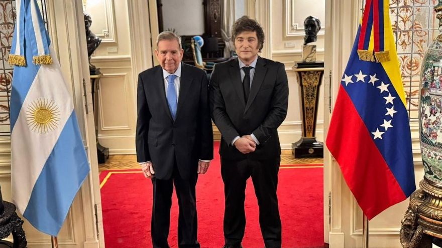 El venezolano González Urrutia se reunió con Milei y salieron al balcón de la Casa Rosada