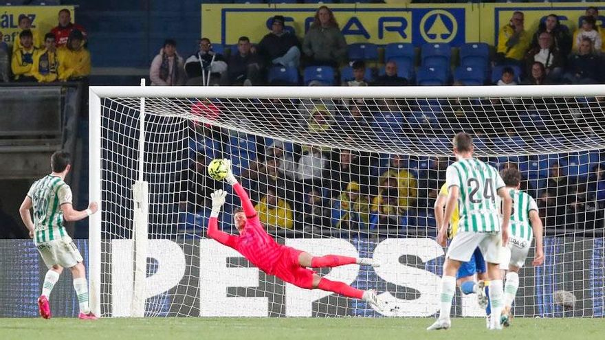 Las Palmas sufre la verticalidad del Córdoba y vuelve a perder