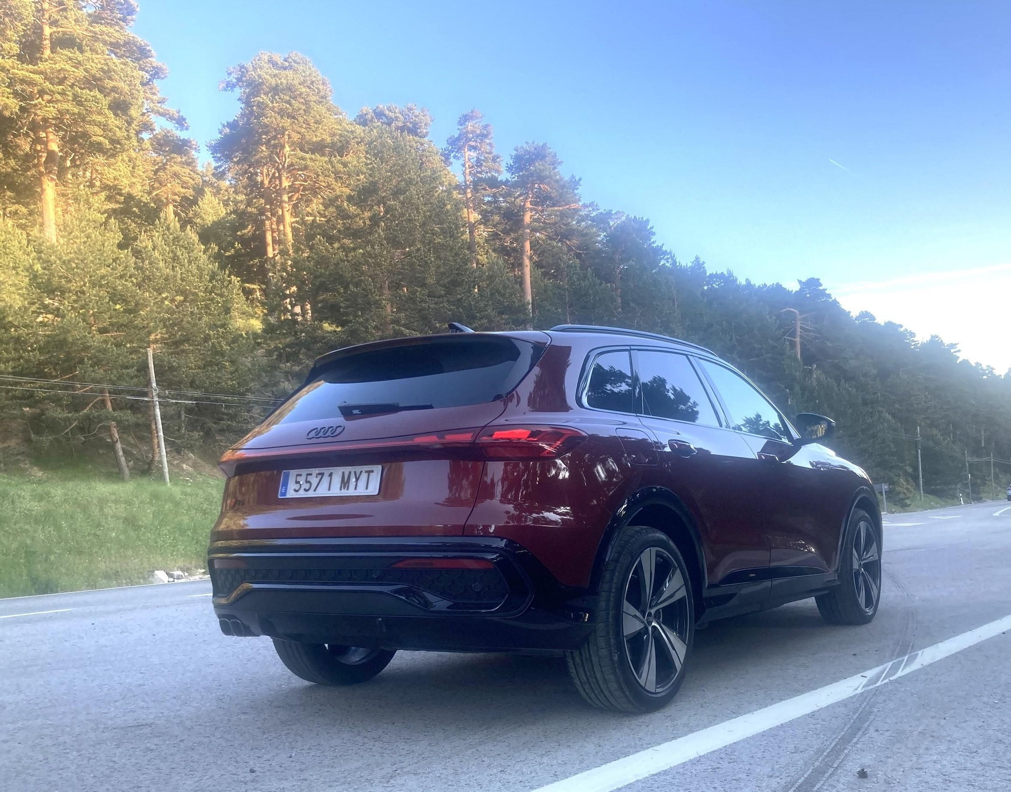 Vista trasera y lateral del SUV de Audi, que sobrepasa los 4,71 metros de largo.