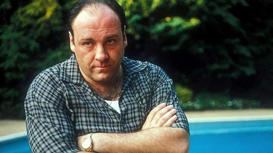 A 22 años del estreno de Los Soprano, el hijo de James Gandolfini protagoniza una película que revive el mundo de la mafia