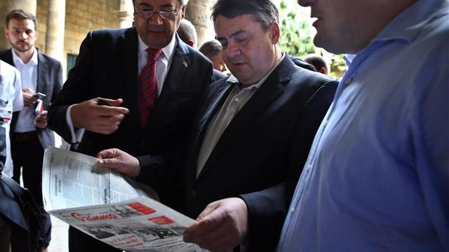 El vicecanciller alemán defiende endurecer la ley para los refugiados con delitos