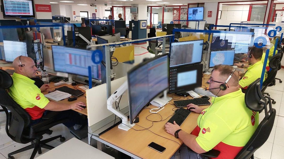 Rescatados dos hombres con síntomas de ahogamiento en la costa de Mogán