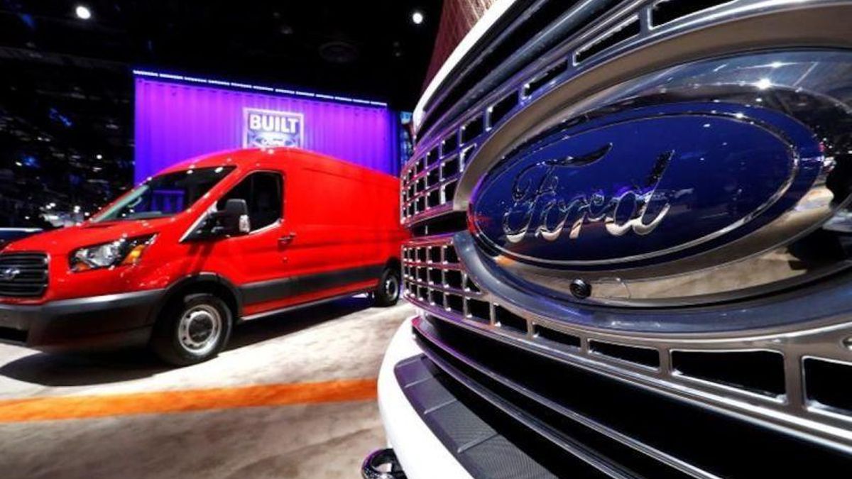 La Ford Transit muestra problemas en el motor.