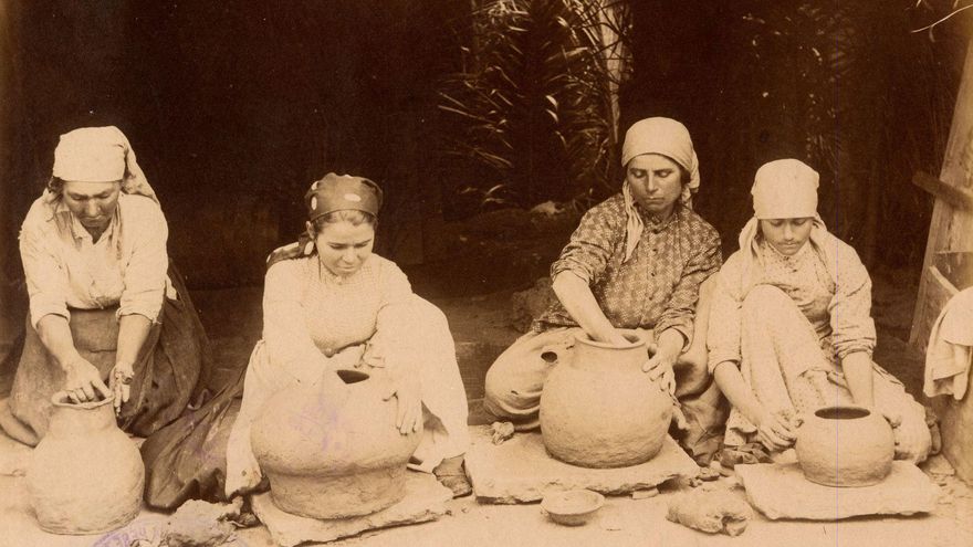 Docentes entregan casi 6.000 firmas para que Historia y Geografía de Canarias se mantenga como obligatoria