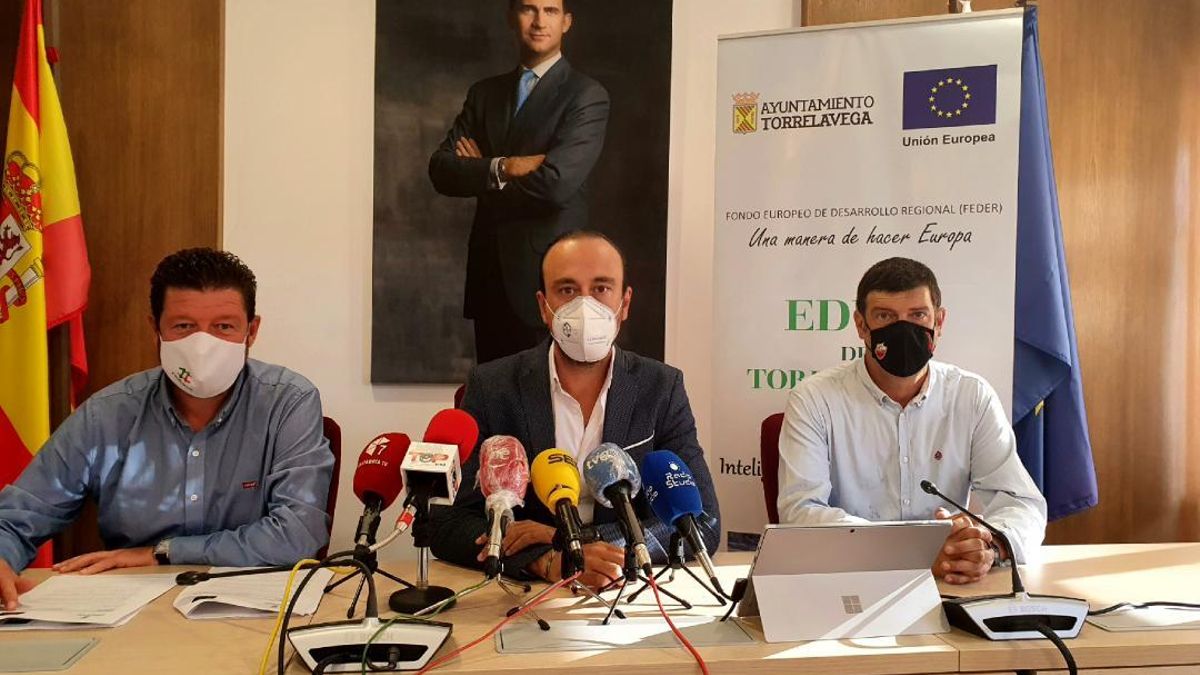 Rueda de prensa del alcalde de Torrelavega y los concejales de Dinamización Poblacional y Fondos Europeos.