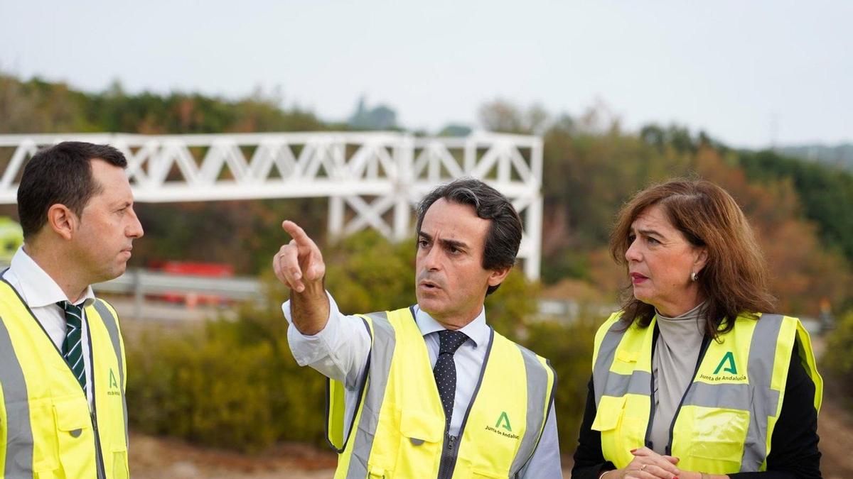 La instalación de la pasarela ciclopeatonal de Palma del Río obliga a realizar cortes de tráfico en la A-431