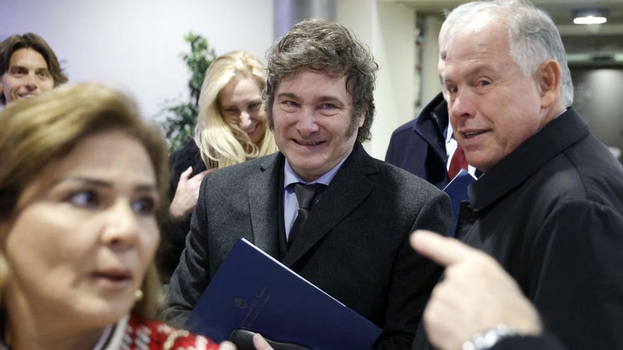 Inquieto por el dólar y la brecha, Milei presiona para tener su megaley