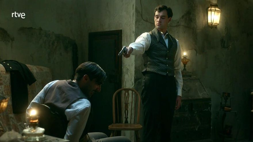 'La Promesa' hizo sufrir a la audiencia de RTVE con el duelo entre Curro y Lorenzo, cuyo desenlace queda en el aire