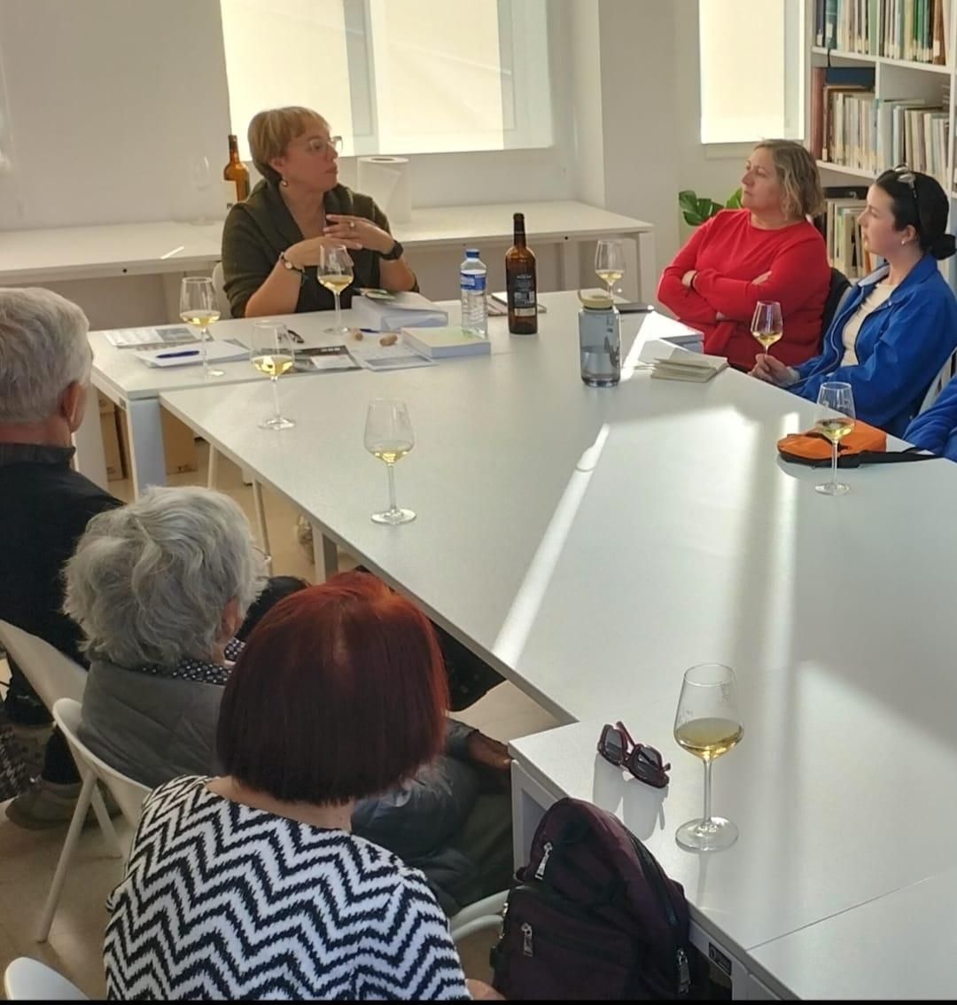 El binomio entre vino y emociones protagoniza un encuentro cultural en Fuencaliente.