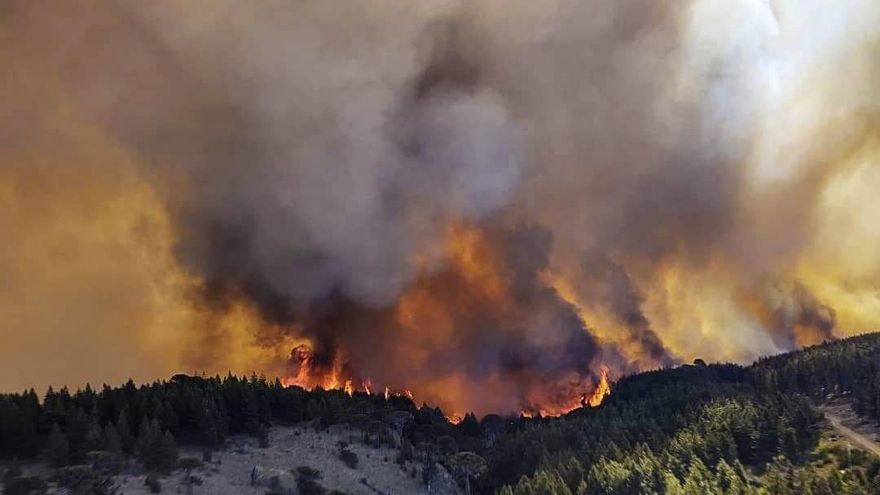 Advierten que se podría tardar más de tres meses en detener los incendios en Nahuel Huapi