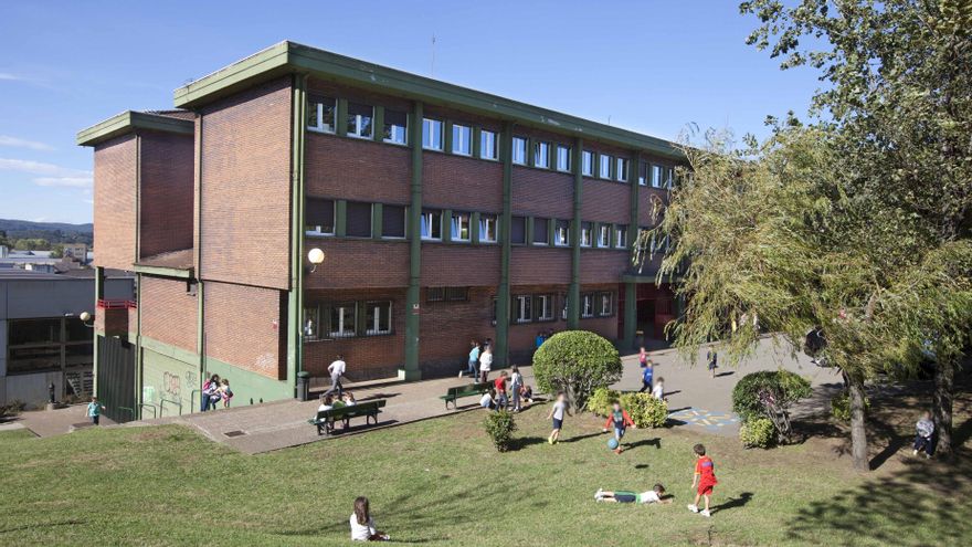 Archivo - Colegio, centro escolar, niños, patio, recreo,