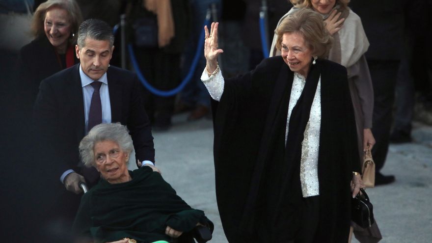 Doña Sofía e Irene de Grecia asisten en Atenas al matrimonio de su sobrino Nicolás