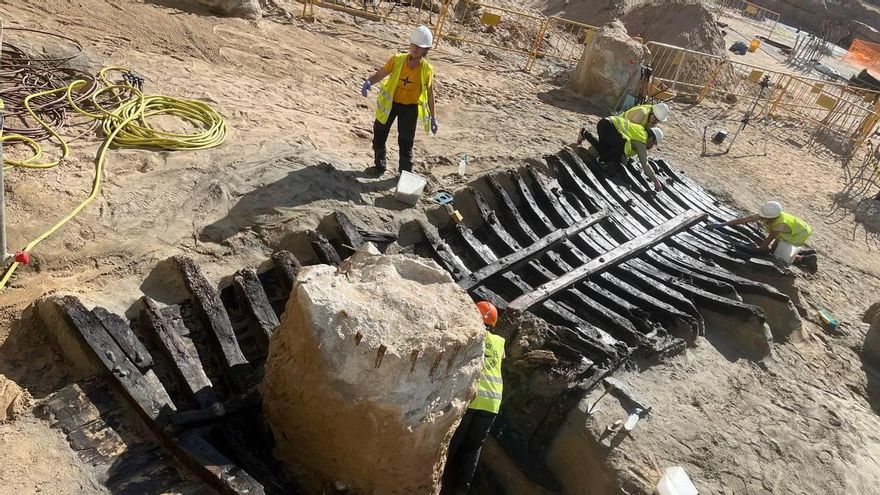 Hallaron los restos de un barco hundido hace 500 años en unas obras en Barcelona