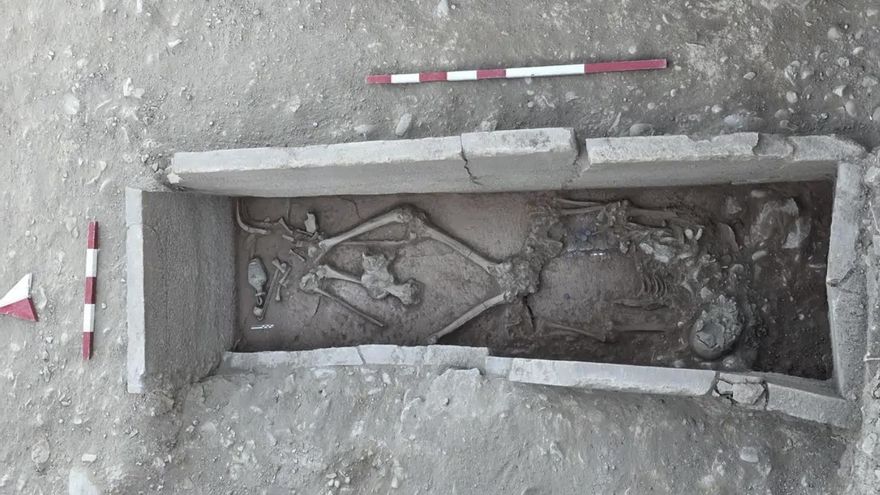 Una tumba de 2.400 años podría devolver del olvido la historia de un antiguo luchador gracias a sus monedas
