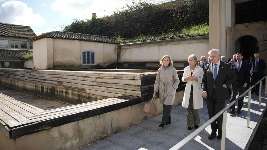 La consejera de Cultura, Patricia del Pozo, en el monasterio de la Cartuja.