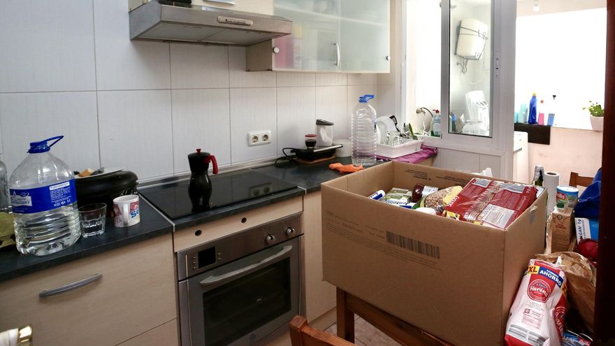 La cocina de la vivienda en la que convive la familia Plasencia, en Tazacorte