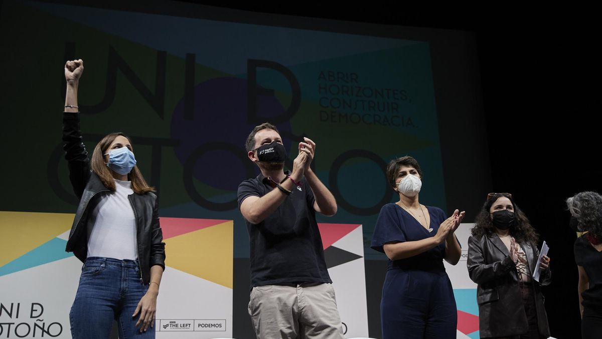 Archivo - (I-D) La ministra de Derechos Sociales y Agenda 2030, Ione Belarra; el exvicepresidente del Gobierno Pablo Iglesias, la política y periodista brasileña Manuela d’Ávila, y la legisladora argentina Ofelia Fernández, en el mitin final de la ‘Univer