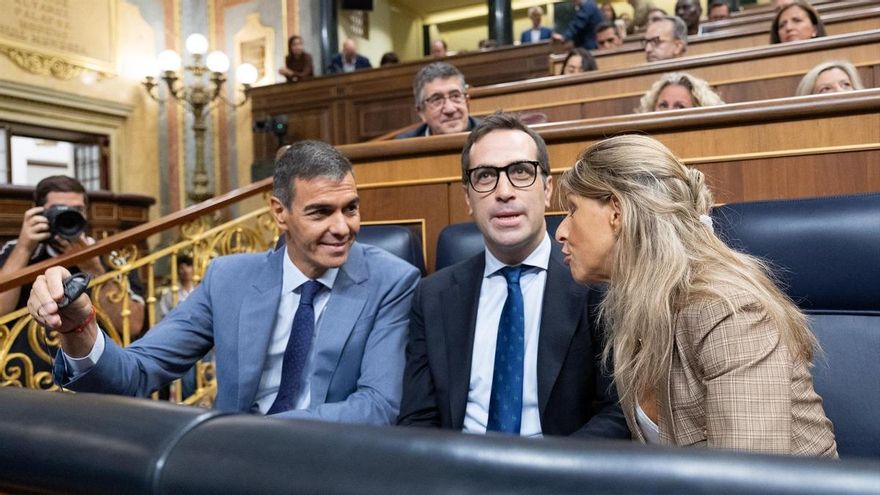 El presidente del Gobierno, Pedro Sánchez; el vicepresidente primero y ministro de Economía, Comercio y Empresa, Carlos Cuerpo, y la vicepresidenta segunda y ministra de Trabajo y Economía Social, Yolanda Díaz, durante una sesión de control al Gobierno, en el Congreso de los Diputados, a 16 de septiembre de 2026, en Madrid (España).