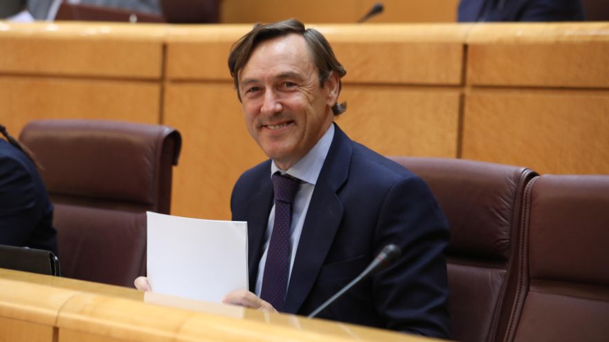 "A ver, bonitas": Rafael Hernando explica cosas a las ministras, que critican su "machismo repugnante"