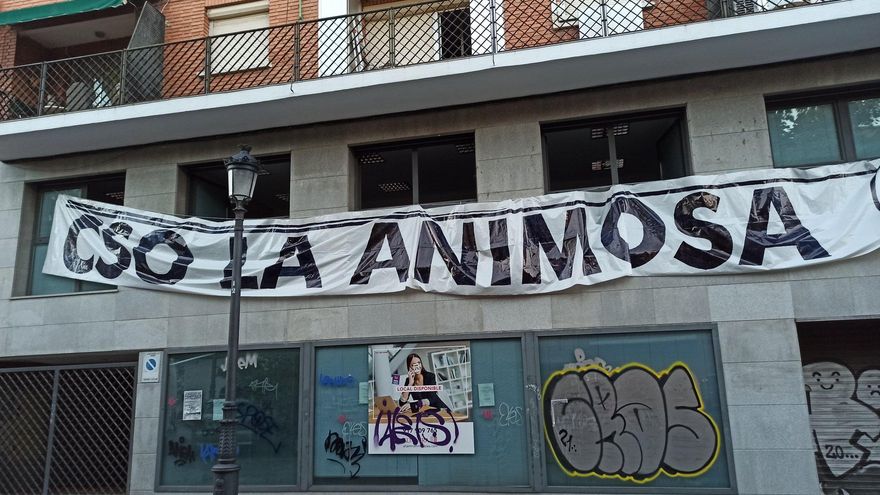 La Animosa, el primer centro social okupado de Hortaleza, trata de frenar su desalojo y el de la familia que acoge