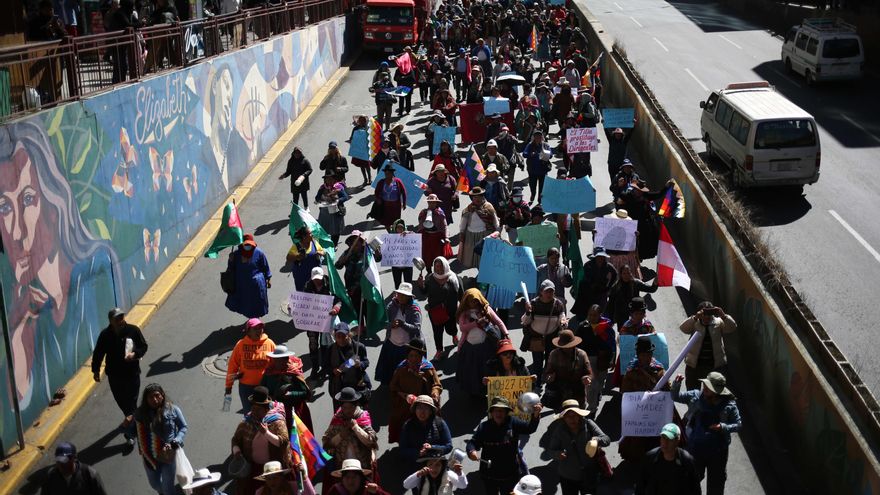 Seguidores de Morales marchan e intentan inscribir su candidatura presidencial a la fuerza