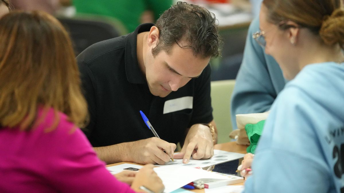 Más de un centenar de estudiantes cordobeses participan en un hackaton sobre innovación vinculado a la Base Logística del Ejército