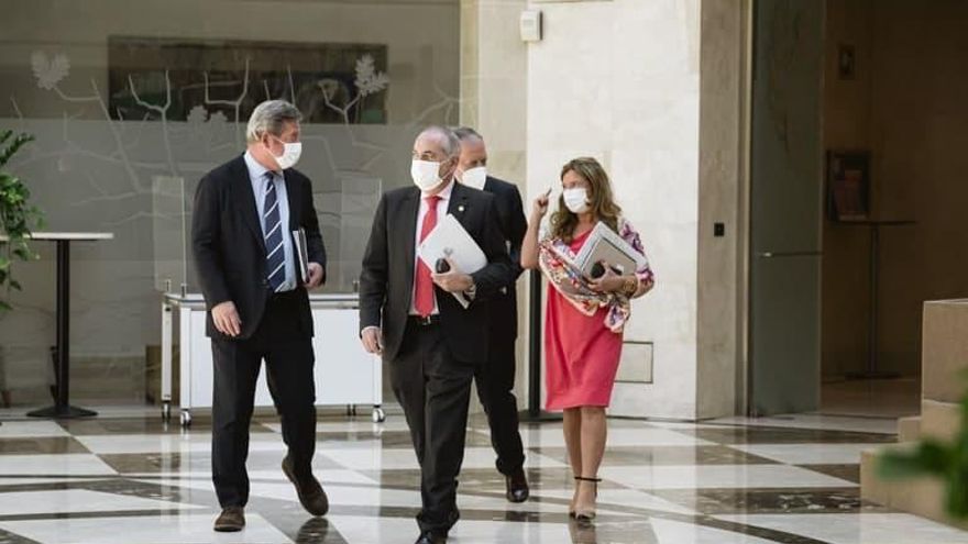 La consejera de Salud, Gotzone Sagardui, con Zupiria, Arriola y Azpiazu