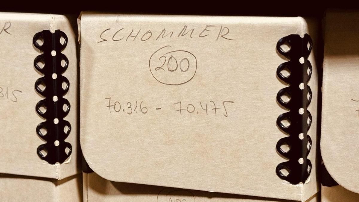 Cajas con los negativos de la colección de Schommer Koch