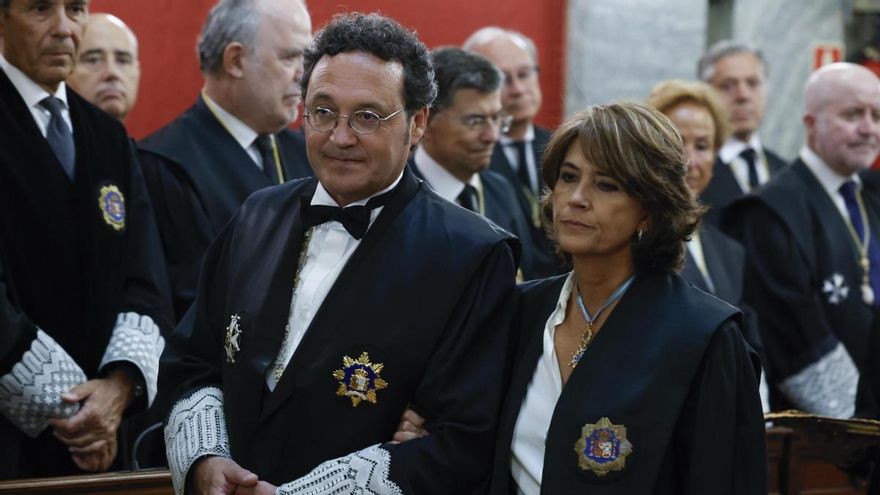 Imagen de archivo del fiscal general del Estado, Álvaro García Ortiz (i), y su predecesora en el cargo, Dolores Delgado (d). EFE/ J.J.Guillén (POOL)
