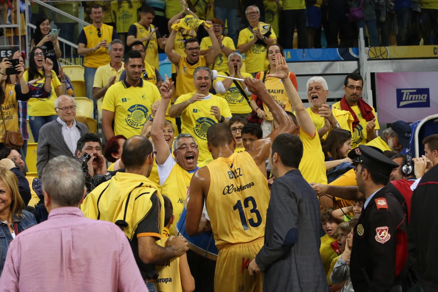 Imágenes del partido de cuartos de final de playoff entre el Granca y el Baskonia. (Alejandro Ramos).
