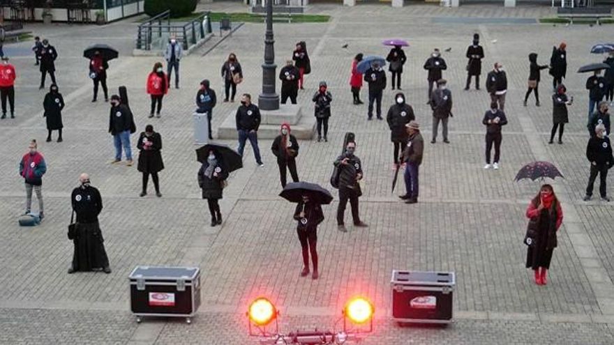 Concentración de Alerta Roja en la Plaza del Ayuntamiento de Ponferrada. / Francisco L. Pozo / infobierzo.com