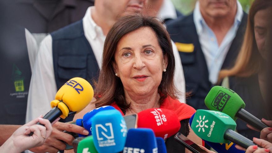 La ministra de Defensa, Margarita Robles atiende a los medios en el PMA del incendio forestal de los Gallardos. A 12 de julio de 2026 en los Gallardos, Almería (Andalucía, España).