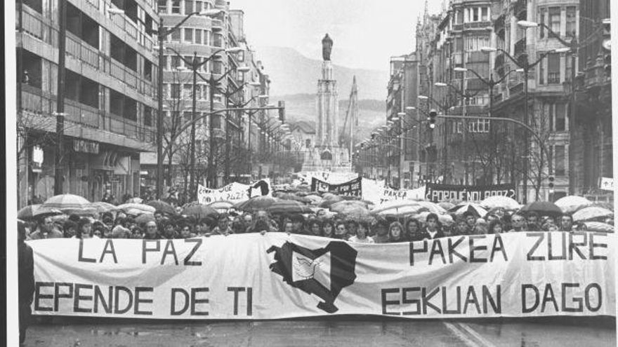 Cuarenta años del primer 'Gesto por la Paz' que removió las conciencias de la sociedad vasca frente a la violencia