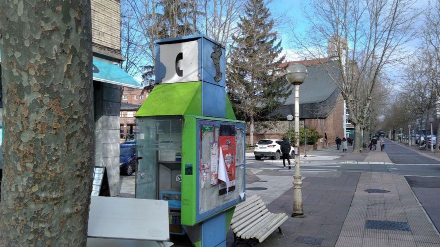 Cabina de teléfono en la calle Paraguay, en Vitoria