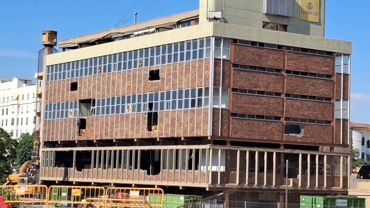 El TSJA permite continuar el derribo del edificio de Correos en Zaragoza mientras sigue el conflicto por su valor patrimonial