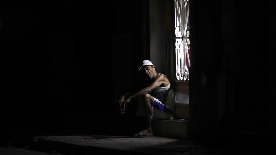 El 46 % de Cuba sufrirá apagones simultáneos este jueves en plena crisis energética