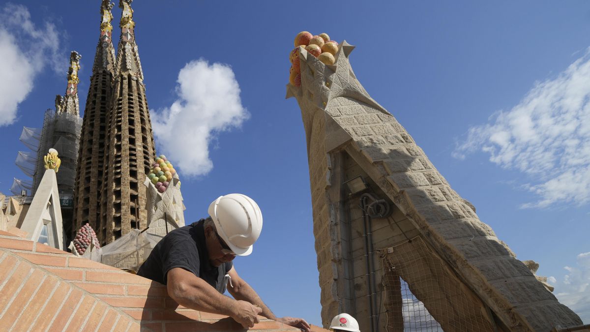 La Sagrada Familia alcanza los 158,78 metros y se convierte en el edificio más alto de la trama urbana de Barcelona