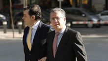 El exconsejero madrileño Francisco Granados, acompañado por su abogado, a su llegada a la Audiencia Nacional.