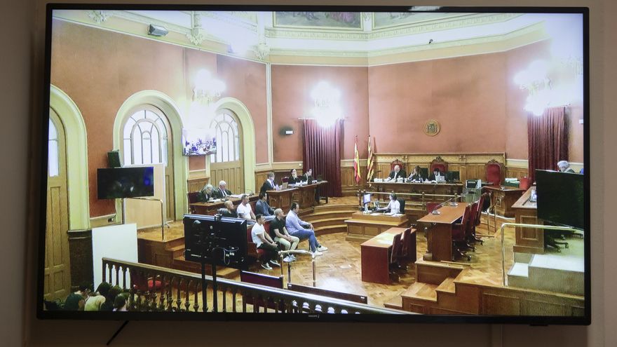 Expulsados del cuerpo los seis mossos condenados por una agresión racista en Manresa