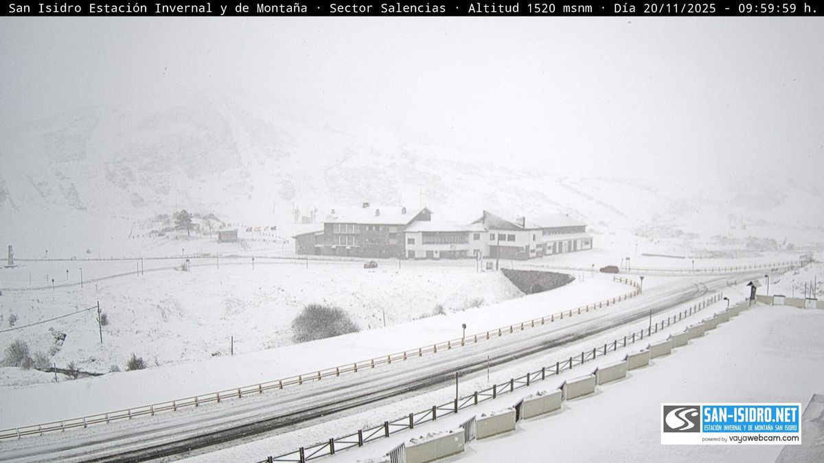 Estado de la carretera LE-331 en San Isidro, conexión con Asturias, a las diez de la mañana de este jueves.