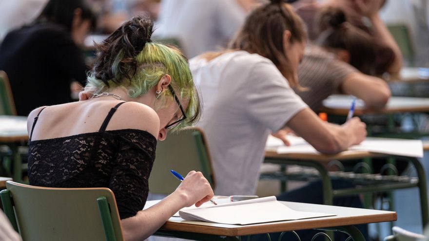 Un alumno graba con su móvil el miedo de los demás