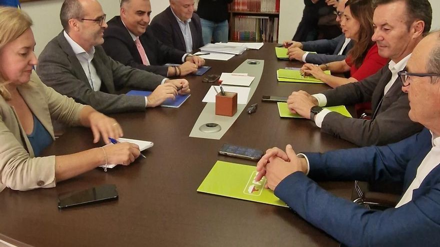 PP y PRC ultiman un nuevo pacto presupuestario en Cantabria: "Es mucho lo que compartimos y estamos muy cerca"