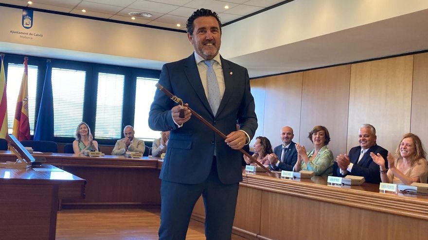 Un micro abierto pilla a un alcalde del PP discutiendo sobre las escuelas infantiles: “No podemos votar que no, ¿estás loca?”