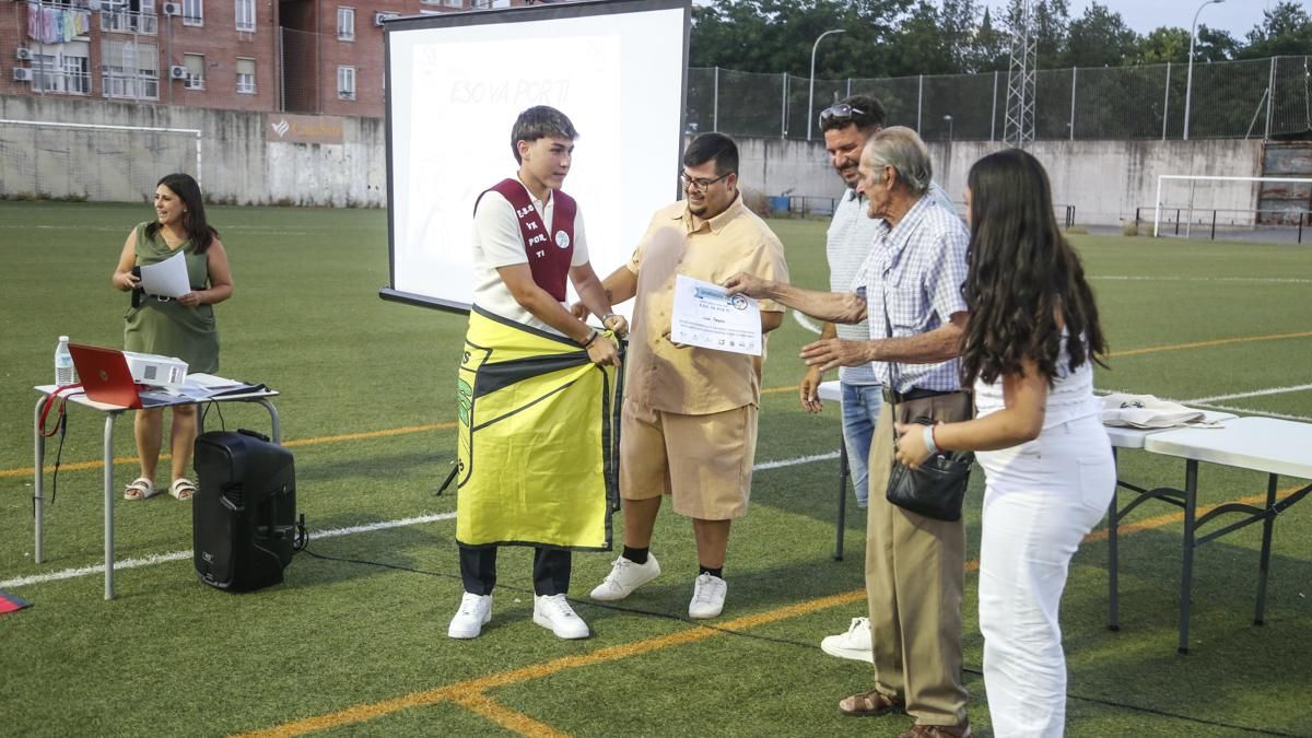 Homenaje a alumnos de Las Palmeras tras graduarse