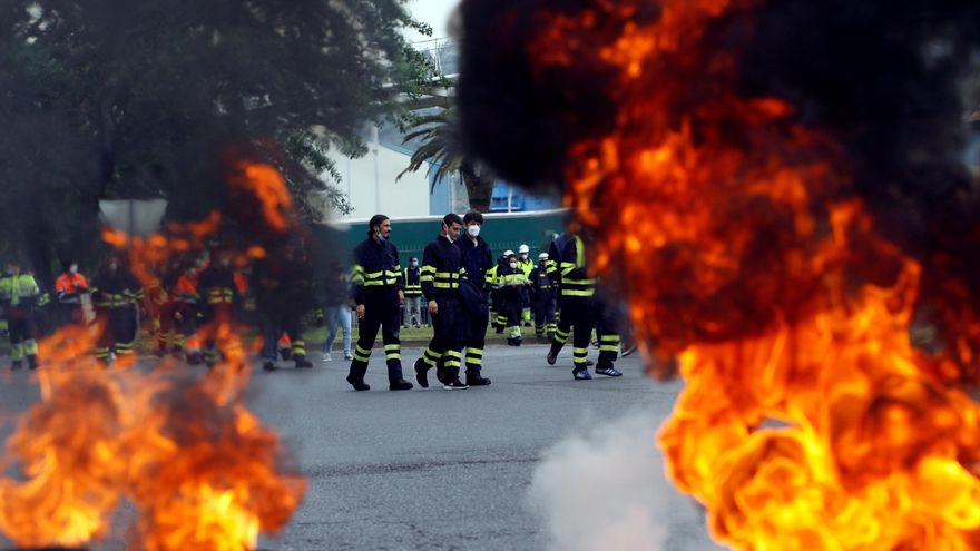 Protestas conjuntas de naval de Ferrol y plantel de la térmica de As Pontes