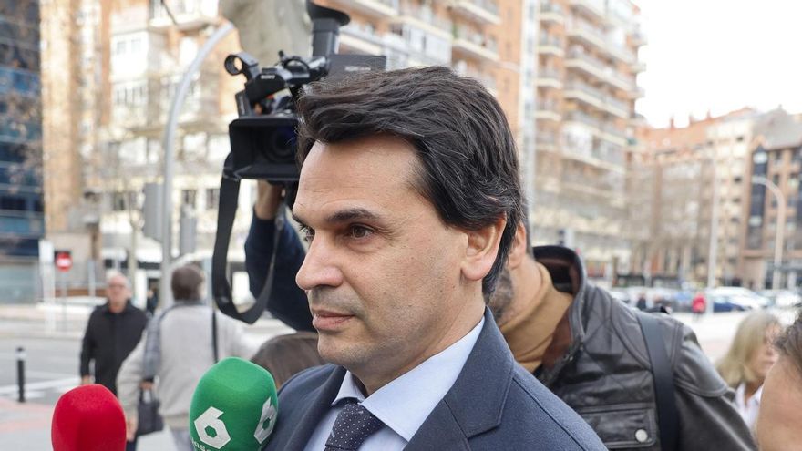 El juez autoriza a la UCO a acceder a las cuentas de la pareja de Ayuso seis meses después de que se lo pidiera