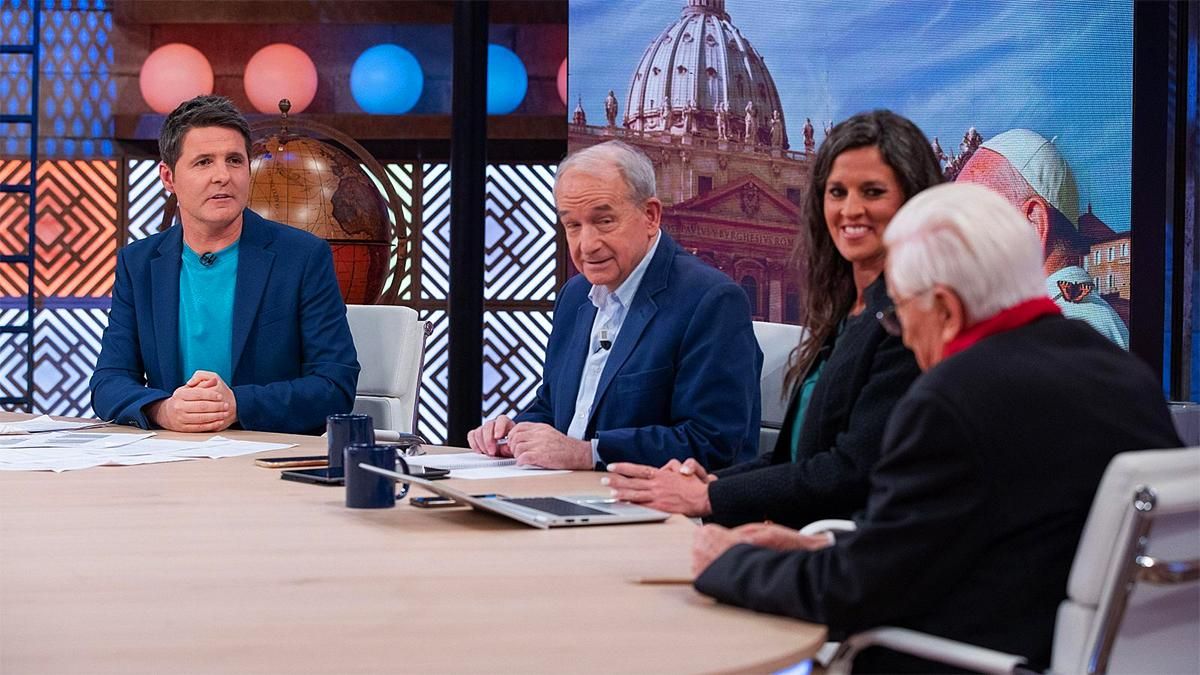 Jesús Cintora y varios de sus colaboradores en 'Malas lenguas'