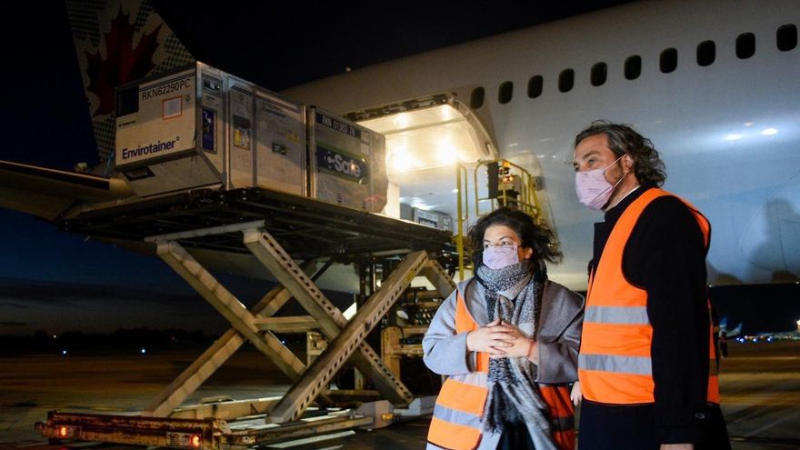 Llegaron 2.148.600 vacunas de AstraZeneca y la Argentina superó los 17,5 millones de dosis