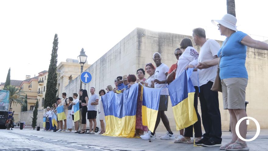 Cadena humana de ucranianos por el Día de la independencia de Ucrania y agradecimiento a Córdoba
