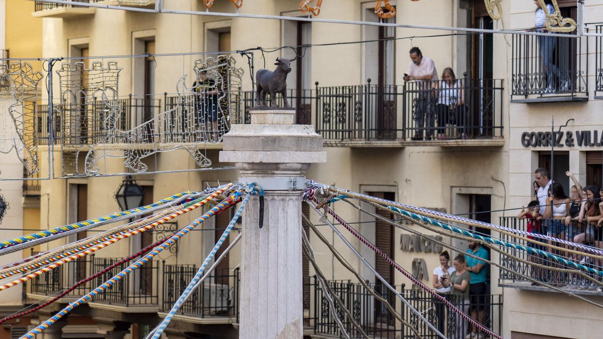 El emblema de Teruel sale al fin de la caja: el Gobierno del PP tarda casi tres años en impulsar la restauración del Torico